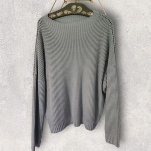 Grey sweater, no wear  size M